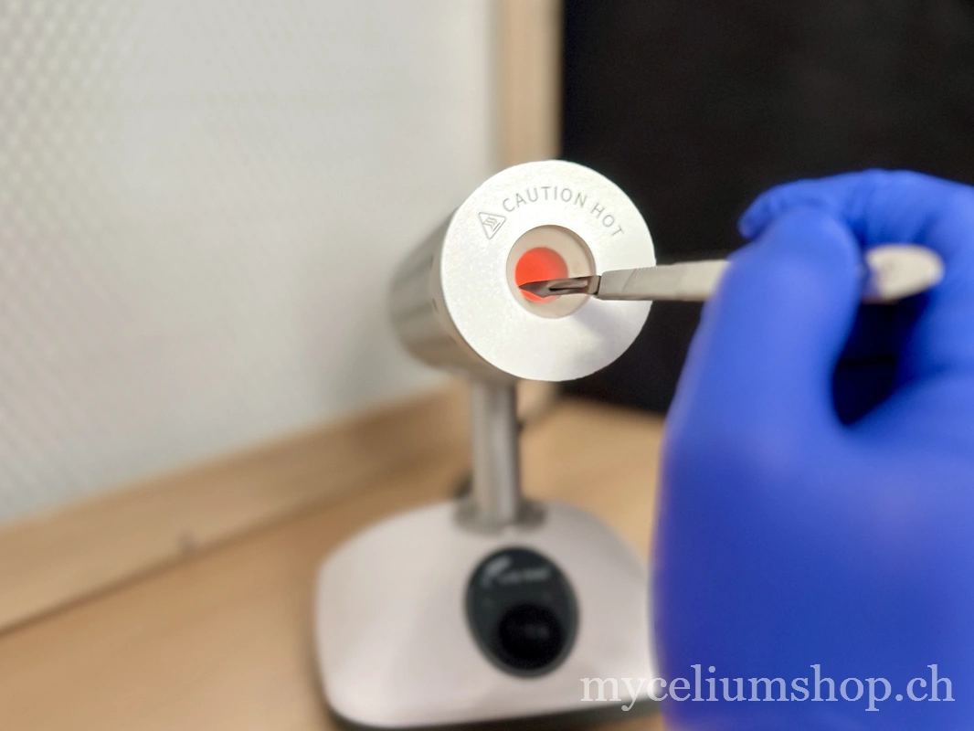 Stérilisation d'un scalpel dans un stérilisateur infrarouge